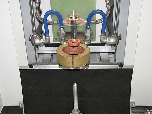Vertical induction hardening machine detail